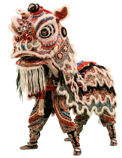Un traje tradicional de la danza del león chino con pelaje blanco y detalles en rojo, dorado y negro.